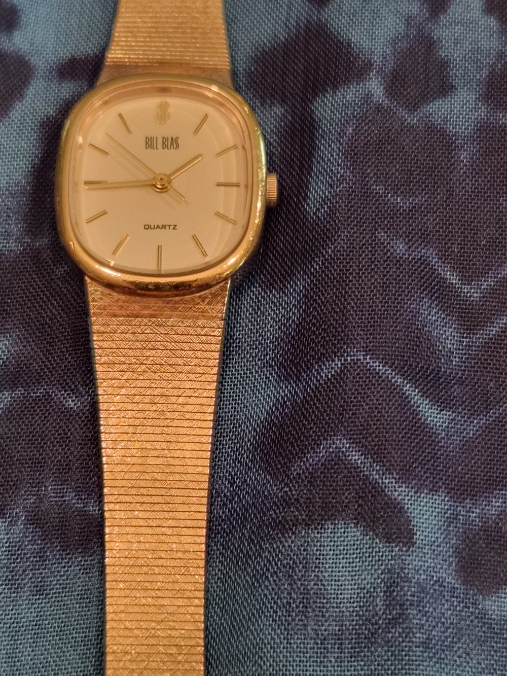 bill blass Gold-Tone Mesh Bracelet Quartz Watch